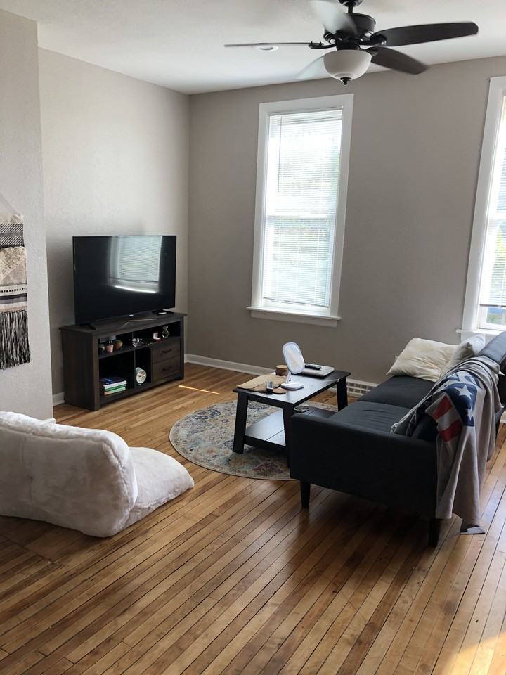 325 Wisconsin Ave #726 - Photo 2 of 6