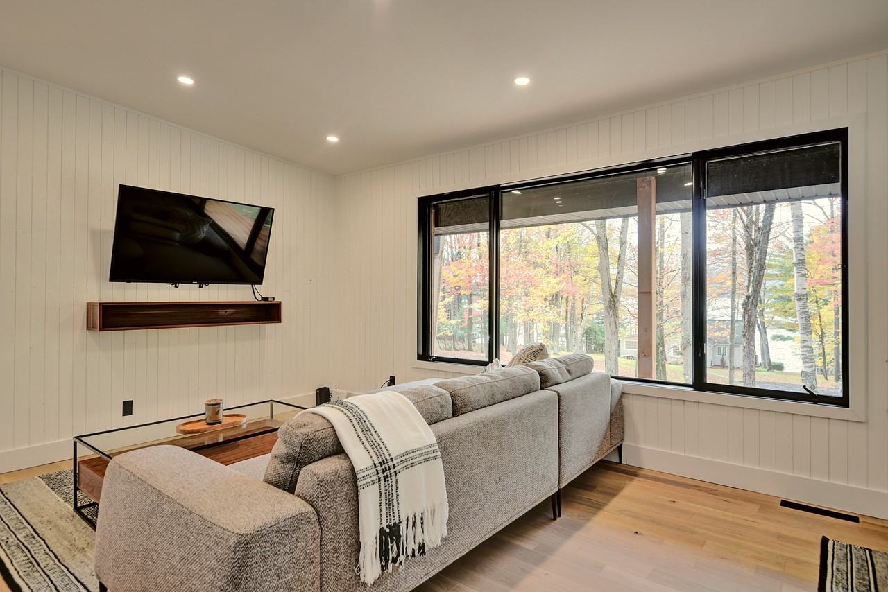 520 Ch. Descente 22, Ogden - Photo 2 of 9