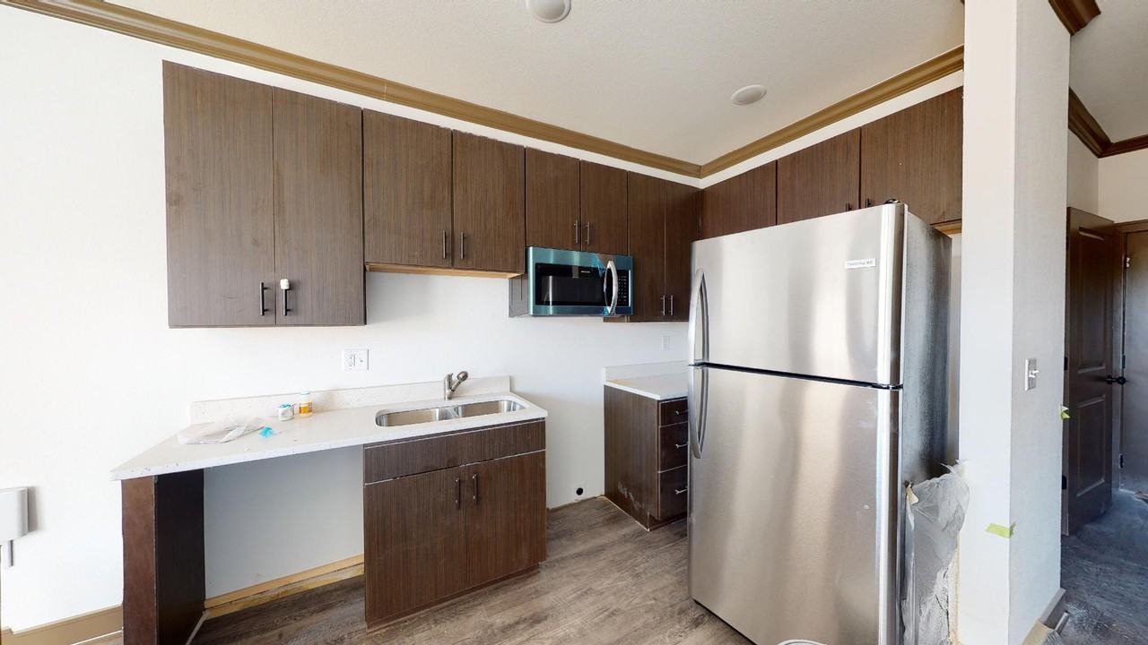 10850 N Summit St - Photo 2 of 39