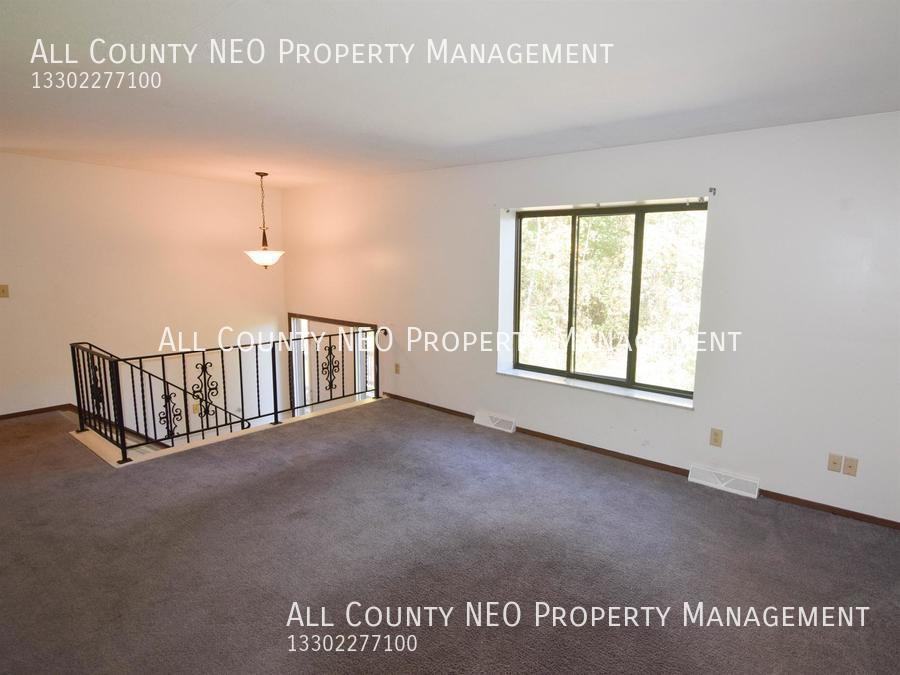 1326 Bluestone Ave - Photo 3 of 9