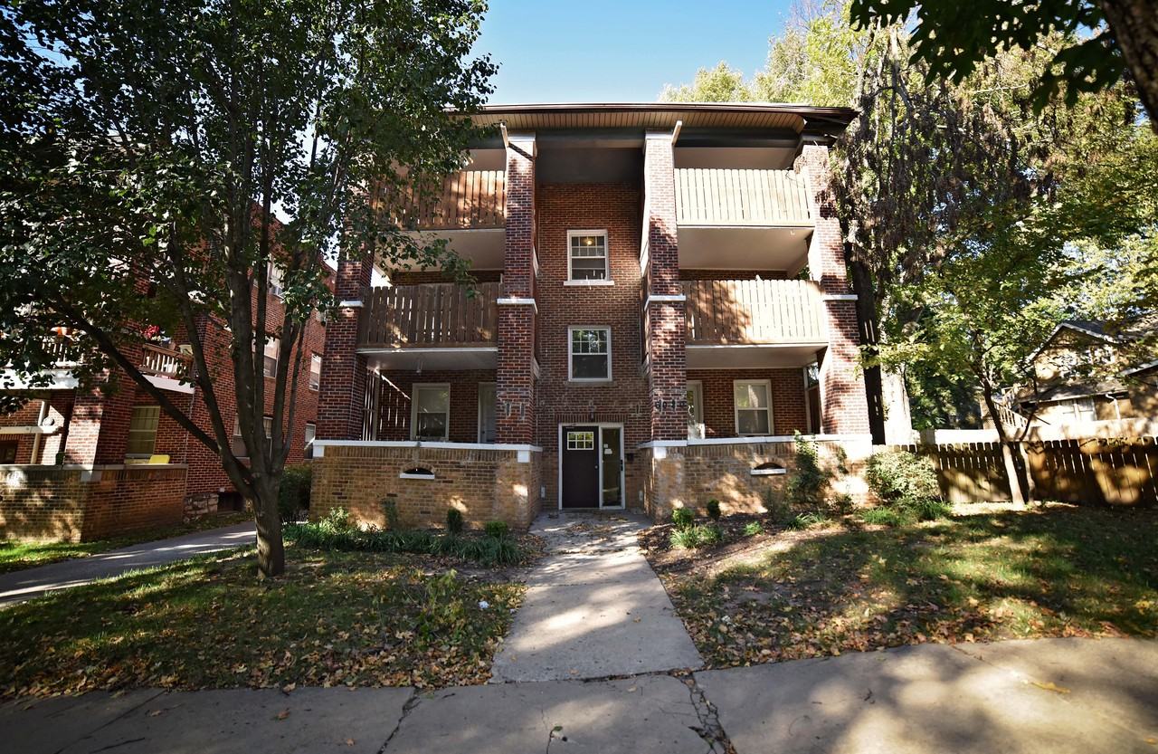 6020 Rockhill Rd Apartments in Western 4963, Kansas City, MO 64110
