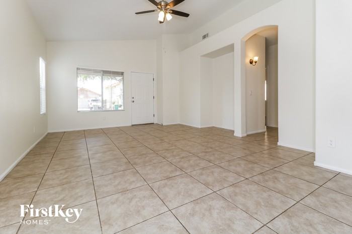 15612 W Magnolia St - Photo 3 of 15