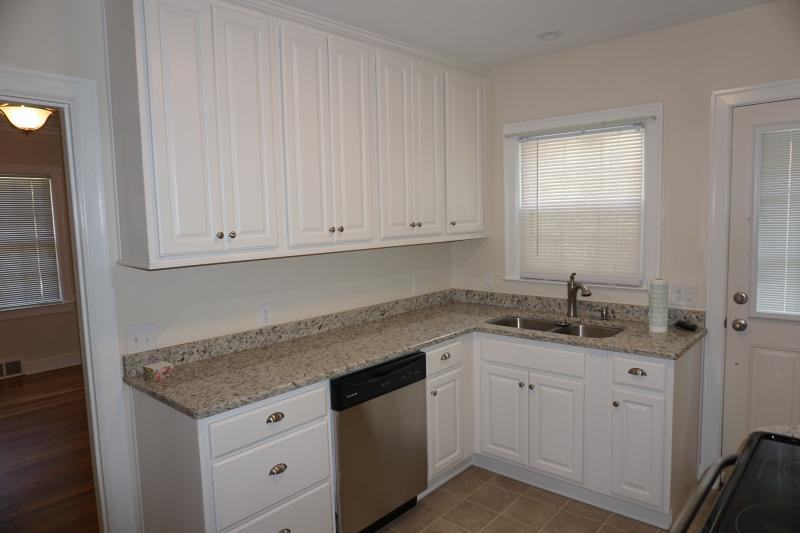 260 Taylor Dr - Photo 3 of 33