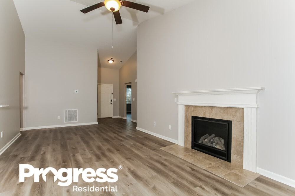 3994 Redroyal Ave - Photo 3 of 16