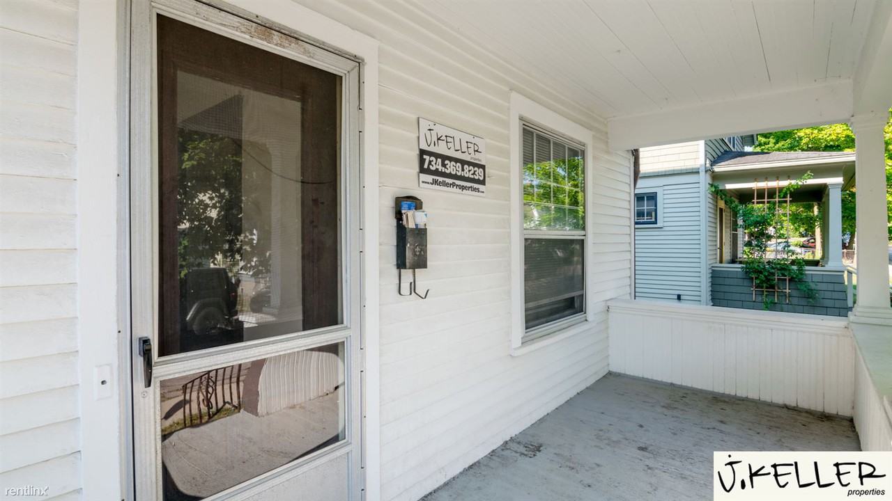 112 Adams Ave - Photo 2 of 30