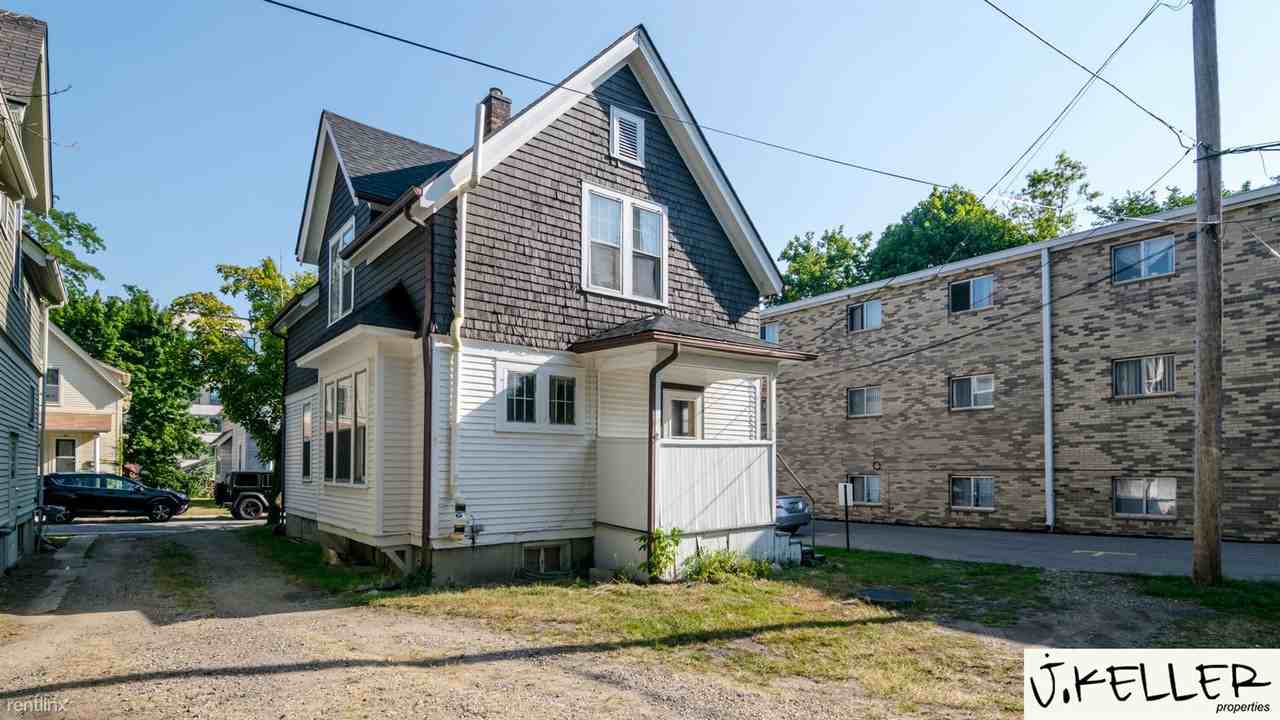 112 Adams Ave - Photo 3 of 30