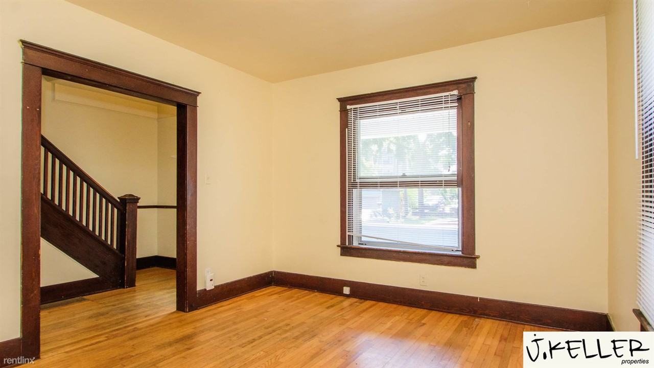 119 Adams Ave - Photo 3 of 32