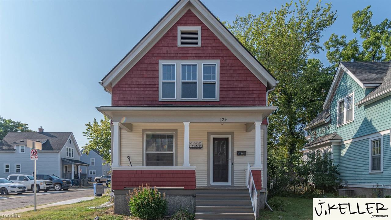 124 Adams Ave - Photo 2 of 28