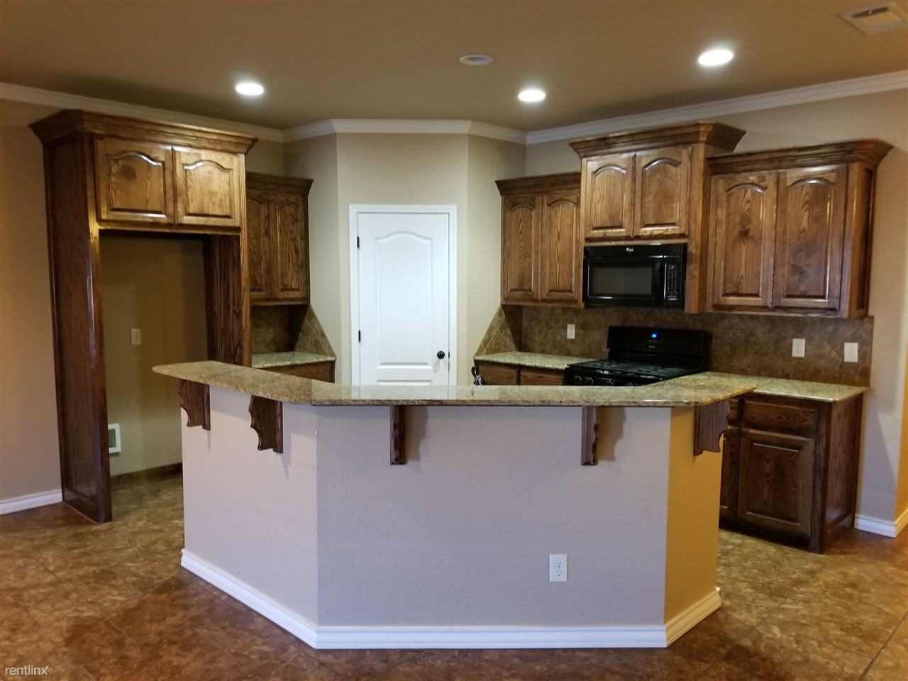3209 Whittle Way - Photo 3 of 10