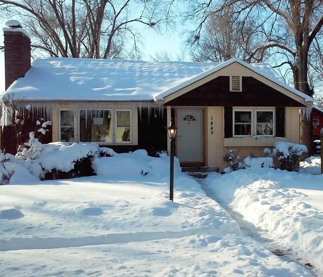 1445 Linden Rd - Photo 2 of 3