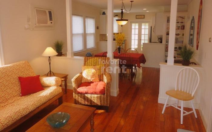 828 Stenton Pl - Photo 3 of 5