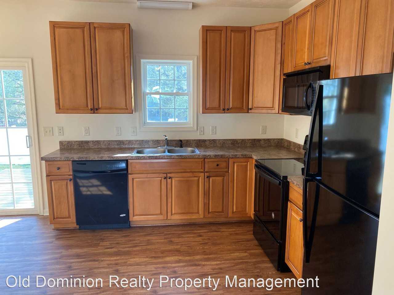 1103 Wellington Dr - Photo 3 of 14