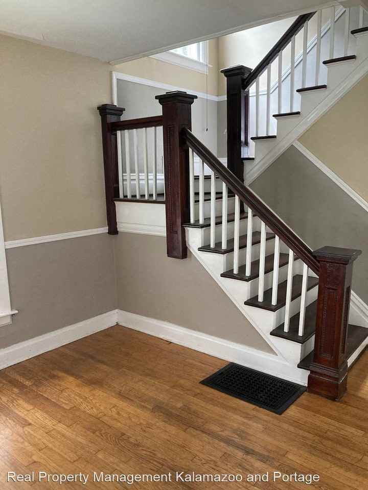 1314 Oak St Apartments in Vine, Kalamazoo, MI 49008 Zumper