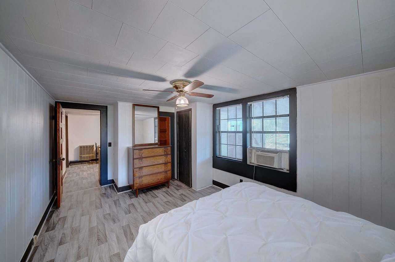 734 Oak Ave - Photo 2 of 11