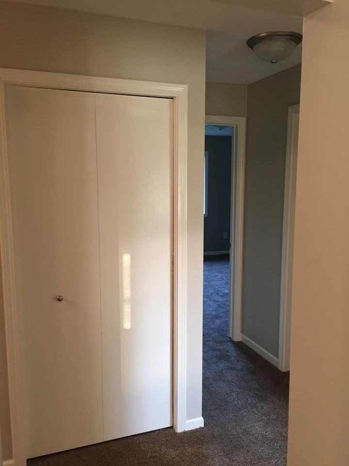 148 W Division St NE - Photo 3 of 41