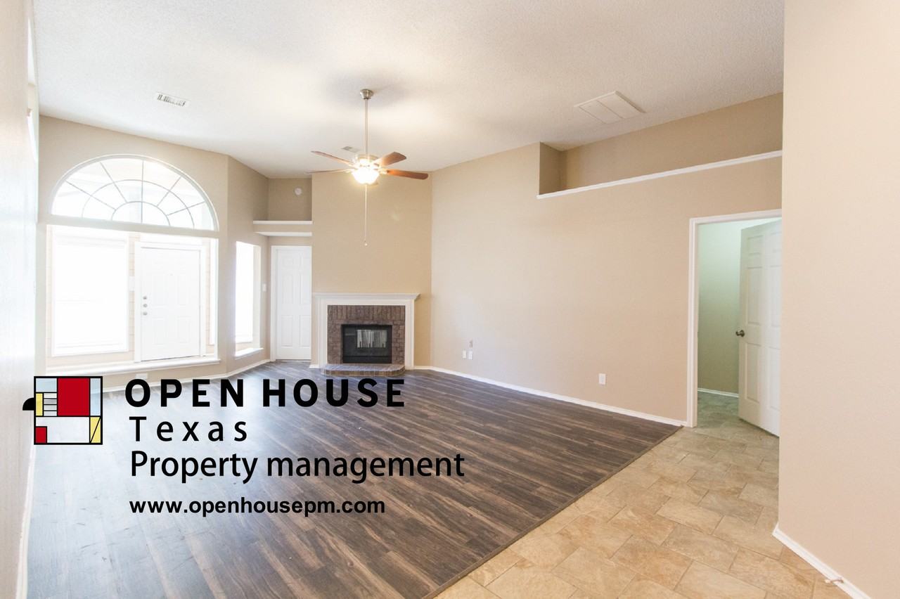 8720 Mystic Trl - Photo 2 of 11