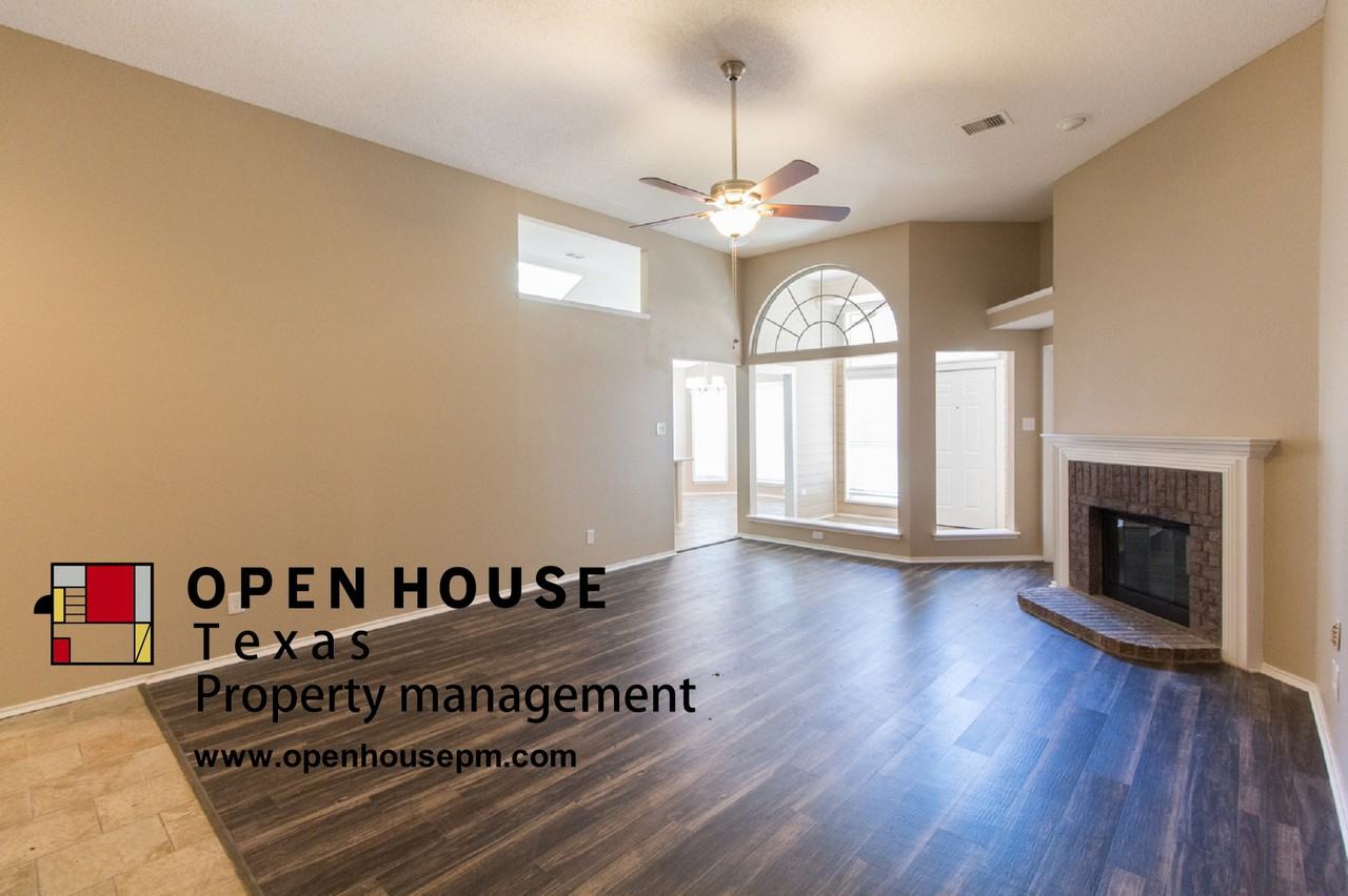 8720 Mystic Trl - Photo 3 of 11