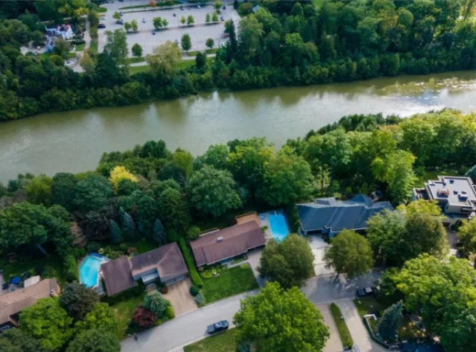 27 Hampton Cres - Photo 2 of 18