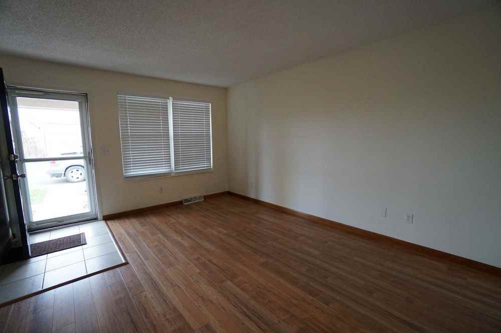 7085 S Webster St - Photo 3 of 18