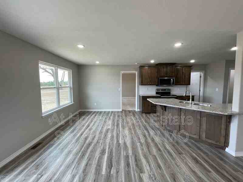 316 E Seminole St - Photo 2 of 18