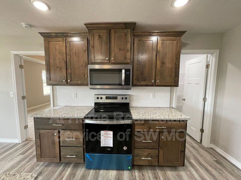 316 E Seminole St - Photo 5 of 18