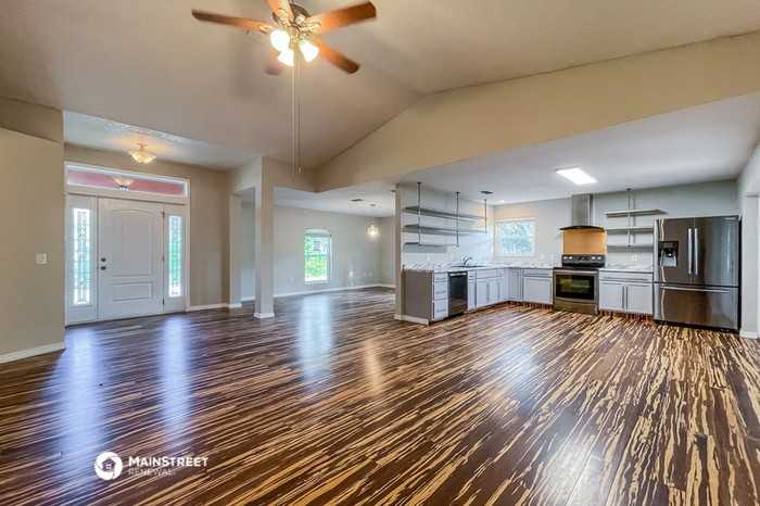 2712 Lucaya Ave - Photo 3 of 16