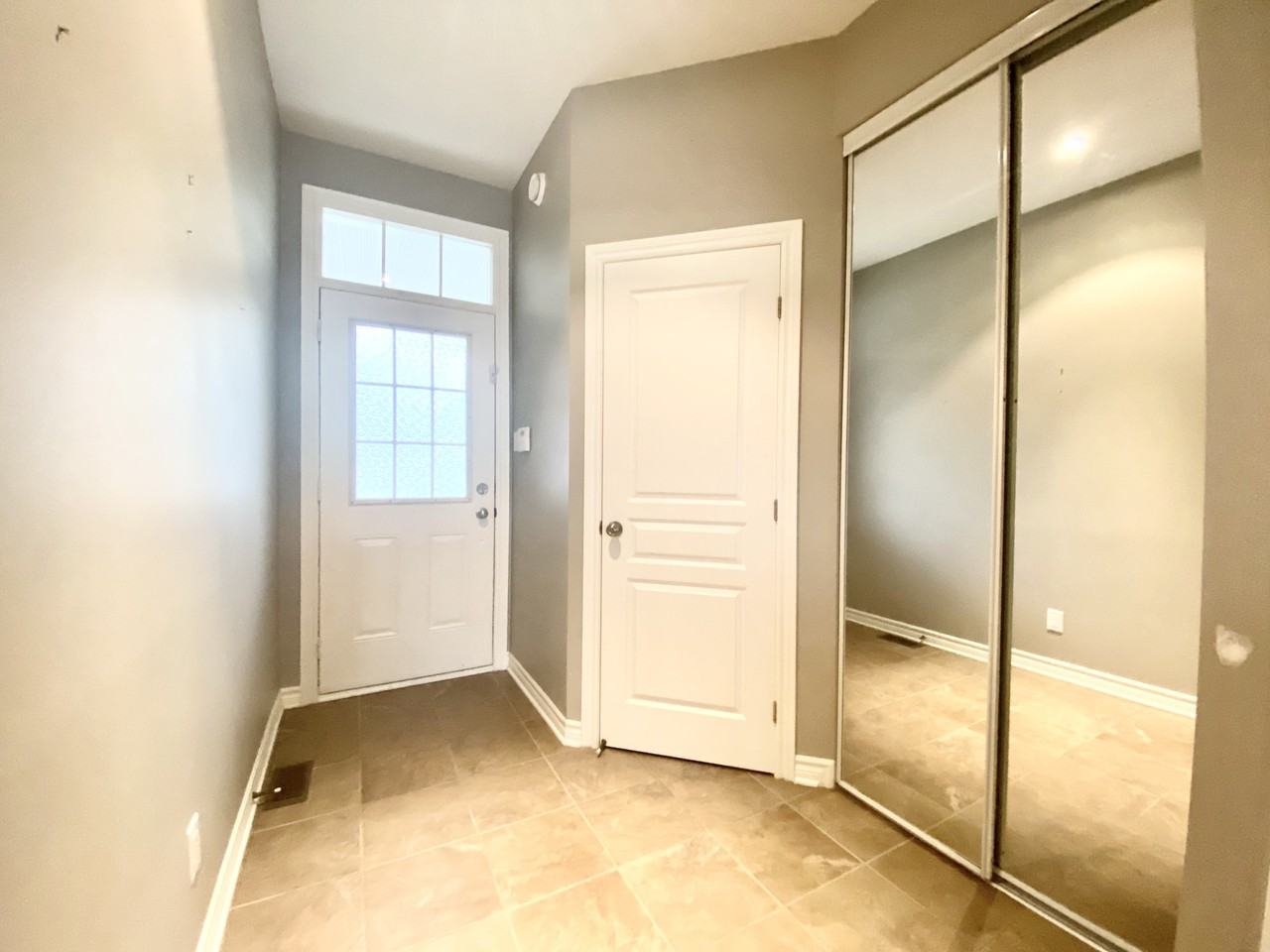 220 Tandalee Cres - Photo 2 of 12