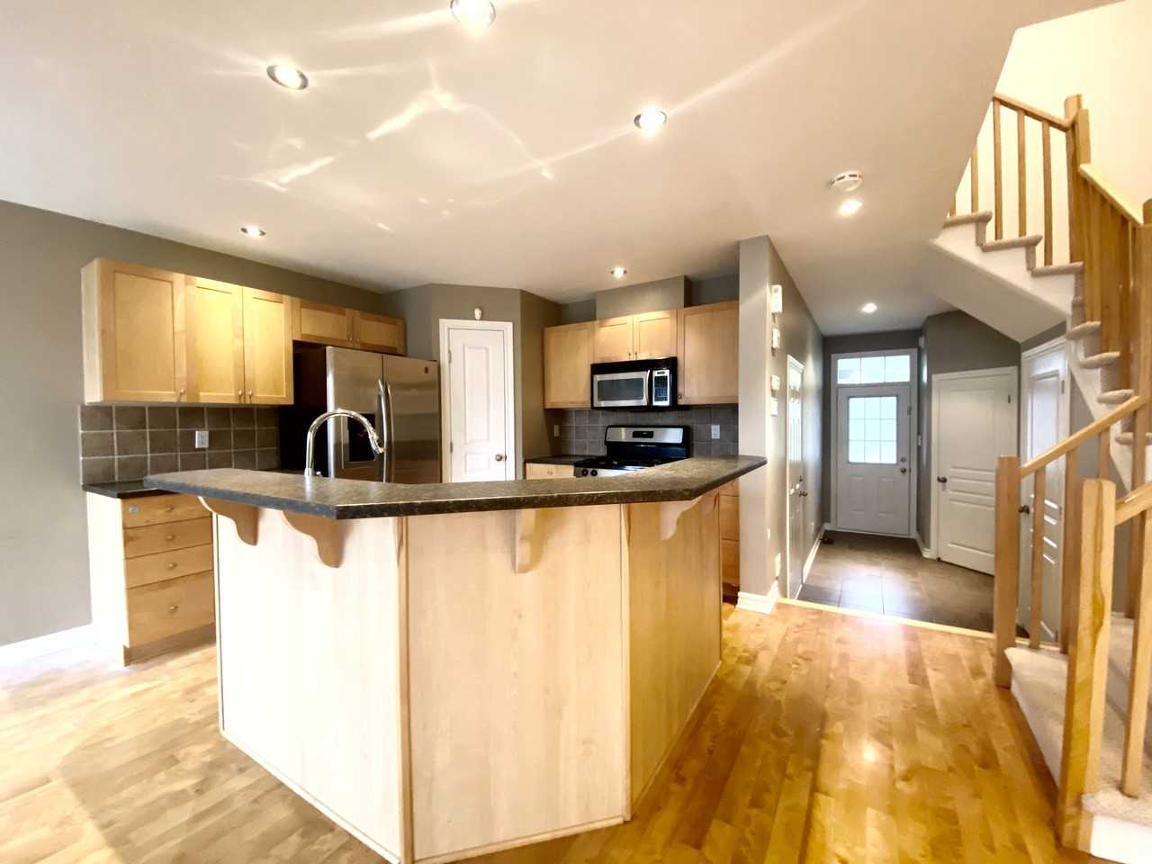 220 Tandalee Cres - Photo 3 of 12