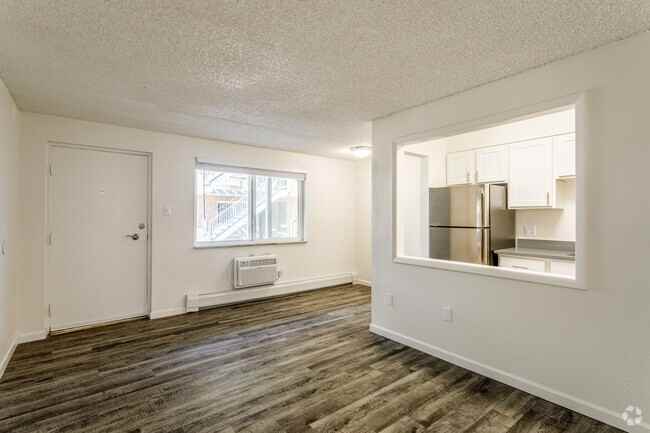 Golden Nugget Apartments - Photo 3 of 21