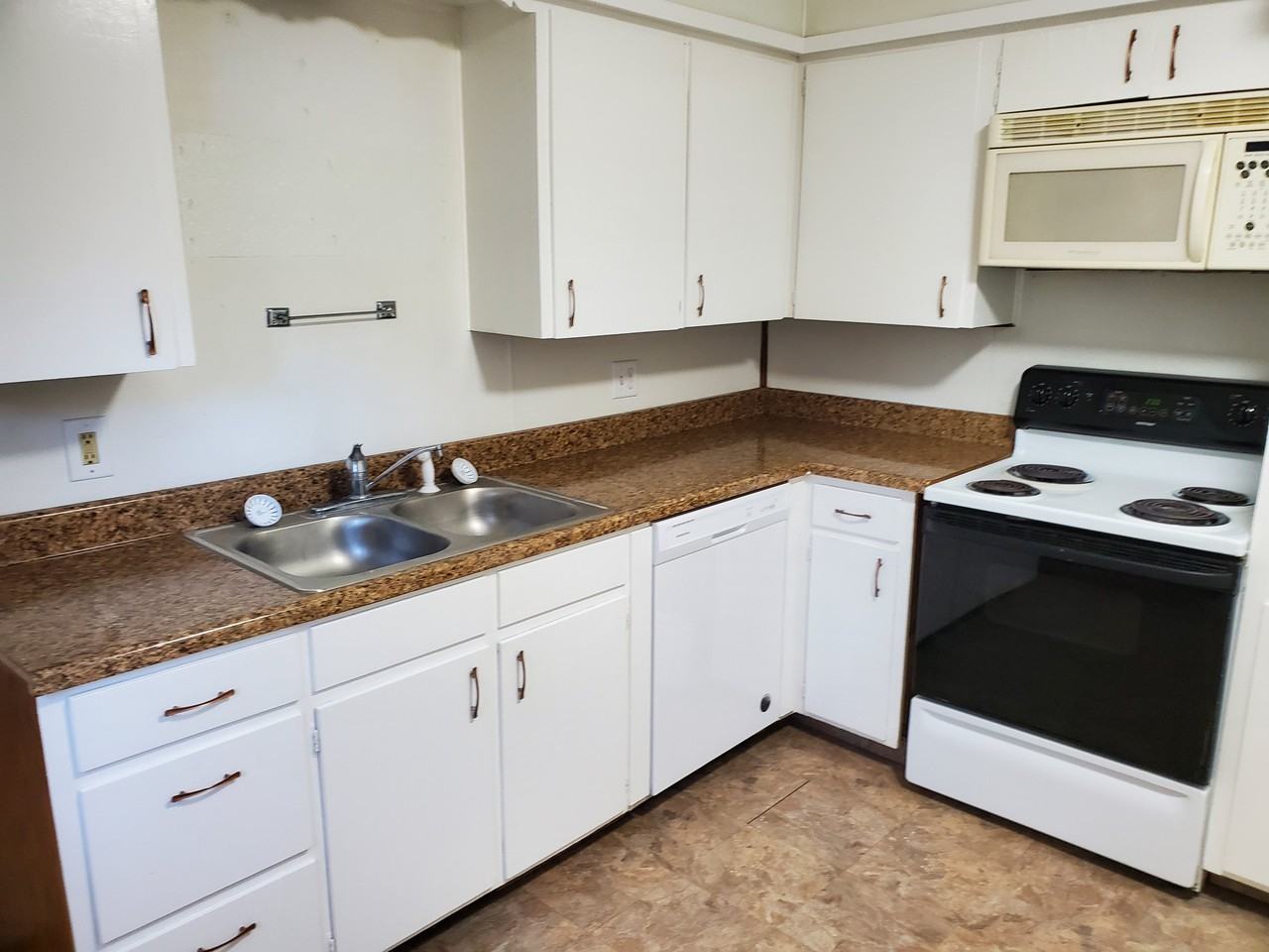 226 N Nicollet St - Photo 3 of 17