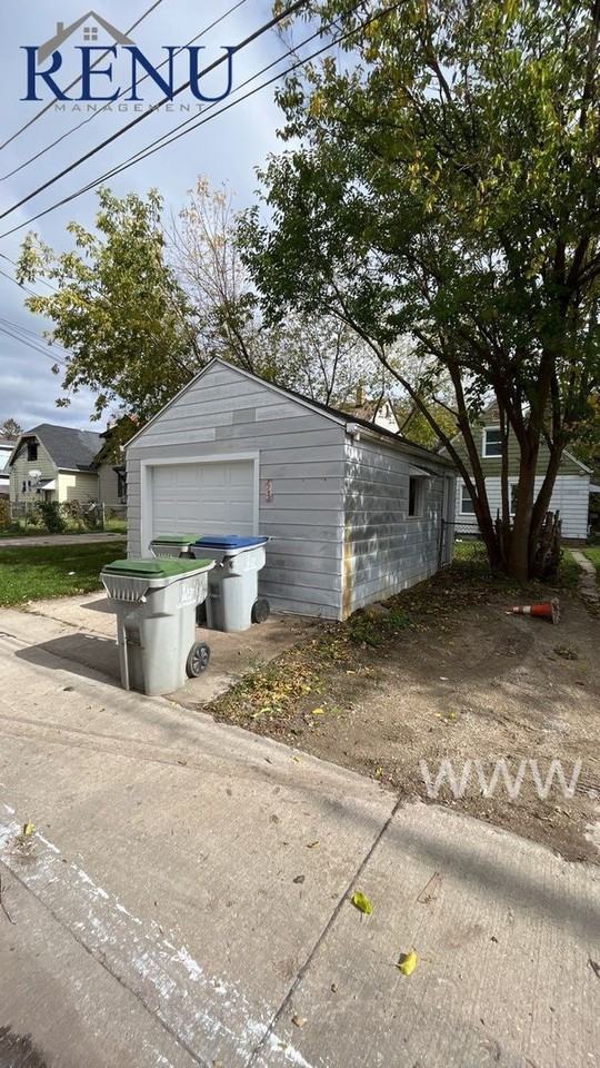 3155 N 42nd St - Photo 3 of 17