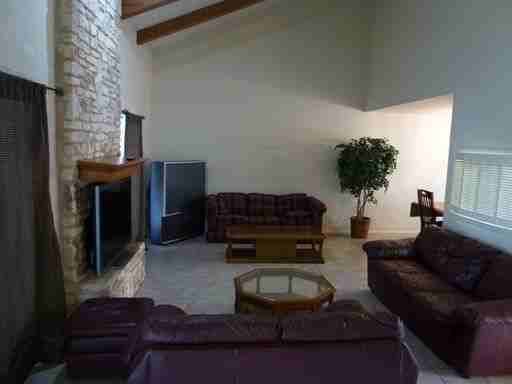 8913 N Plaza Ct - Photo 3 of 17