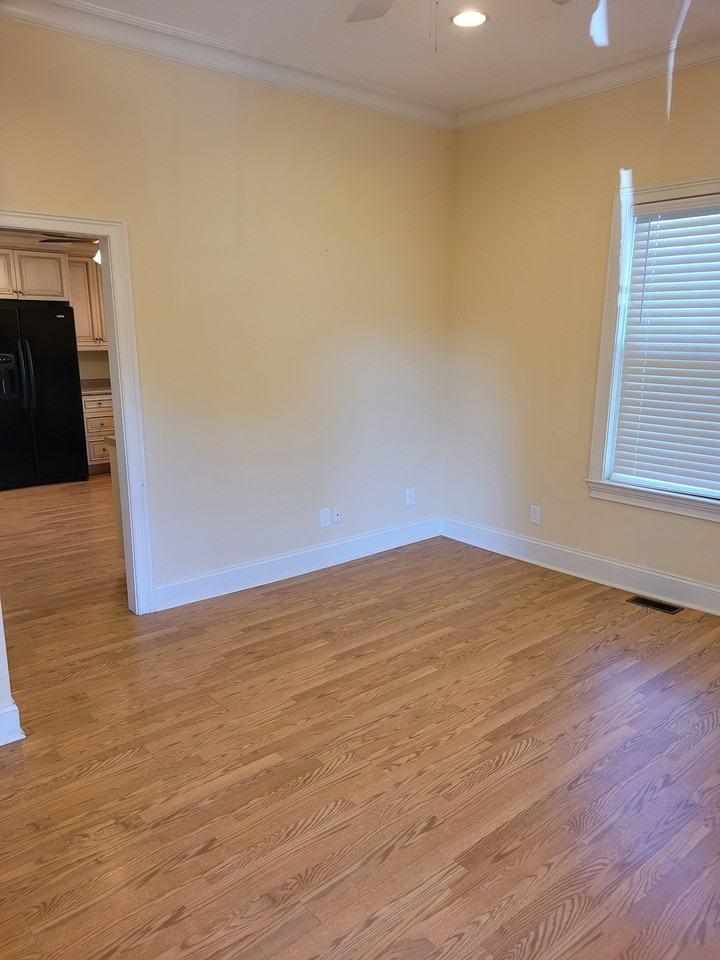123B 7th St #B - Photo 3 of 12