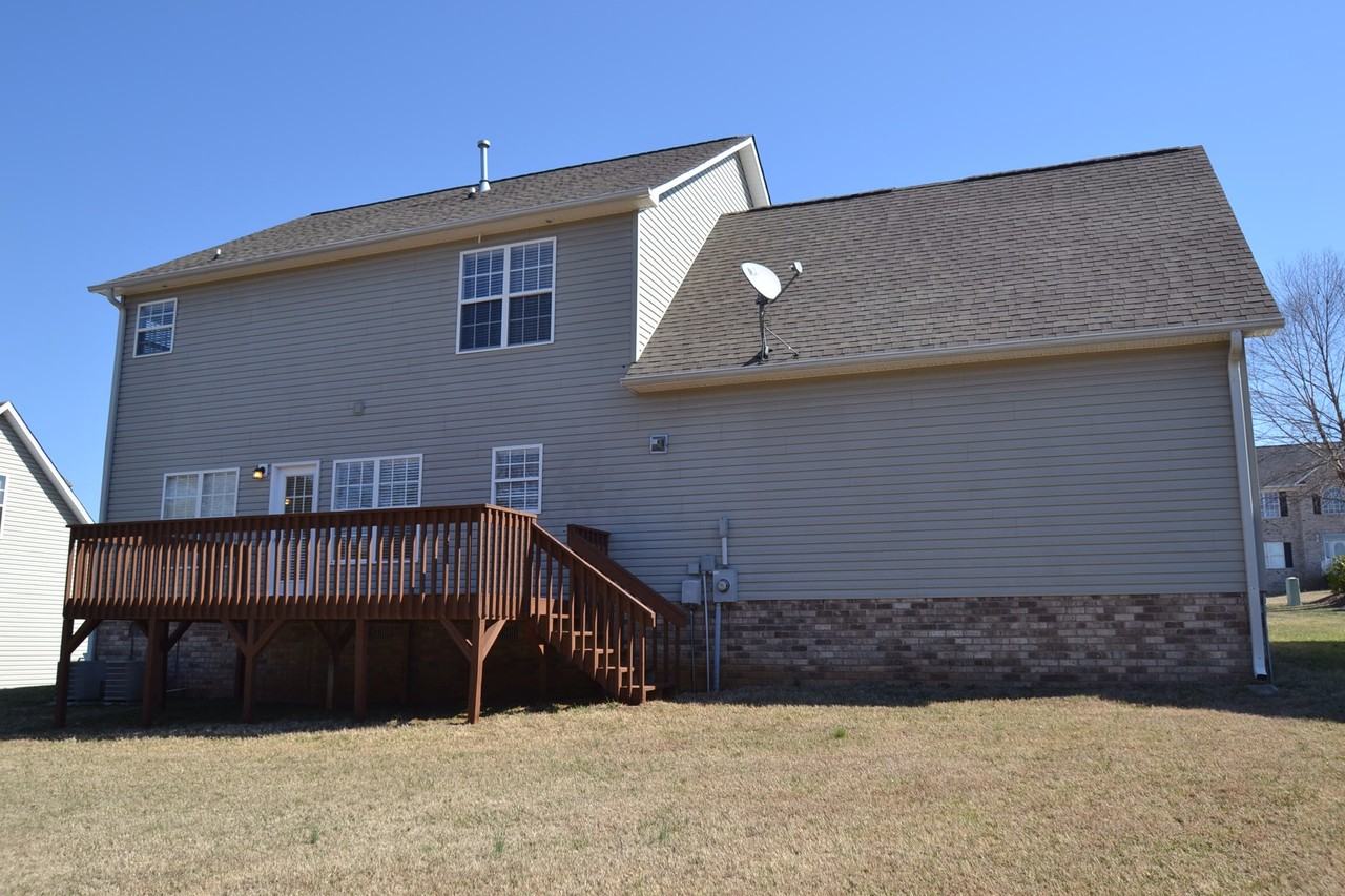 1005 Courtland Ln - Photo 2 of 10