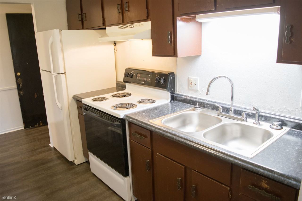 Washington Arms Apartments - Photo 2 of 12