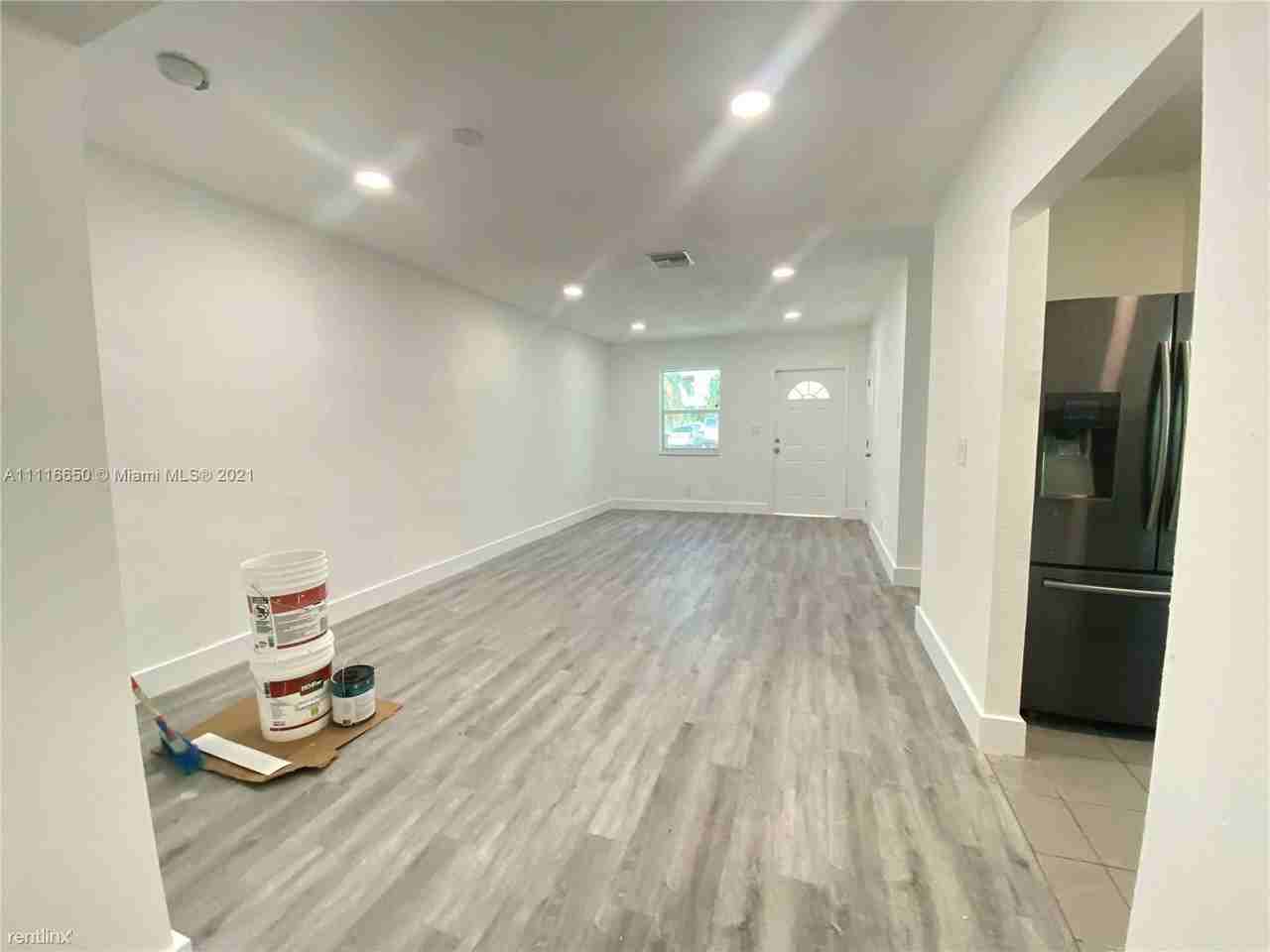 1524 Nw 15th St - Photo 2 of 19