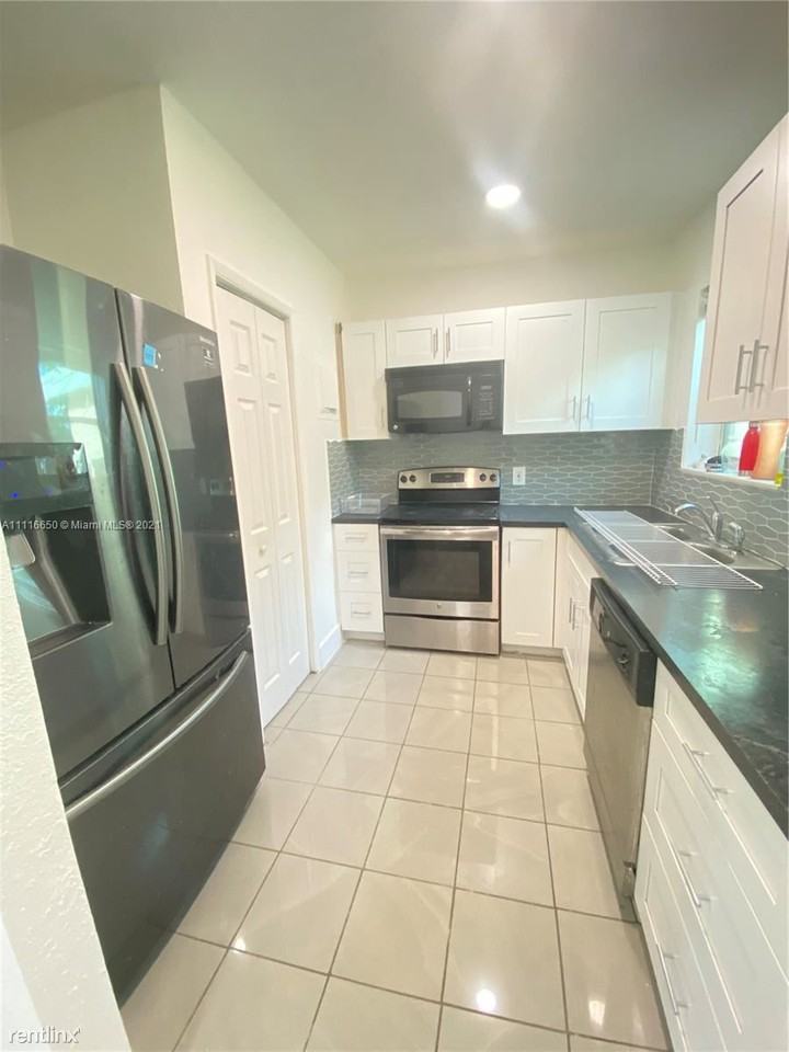 1524 Nw 15th St - Photo 3 of 19