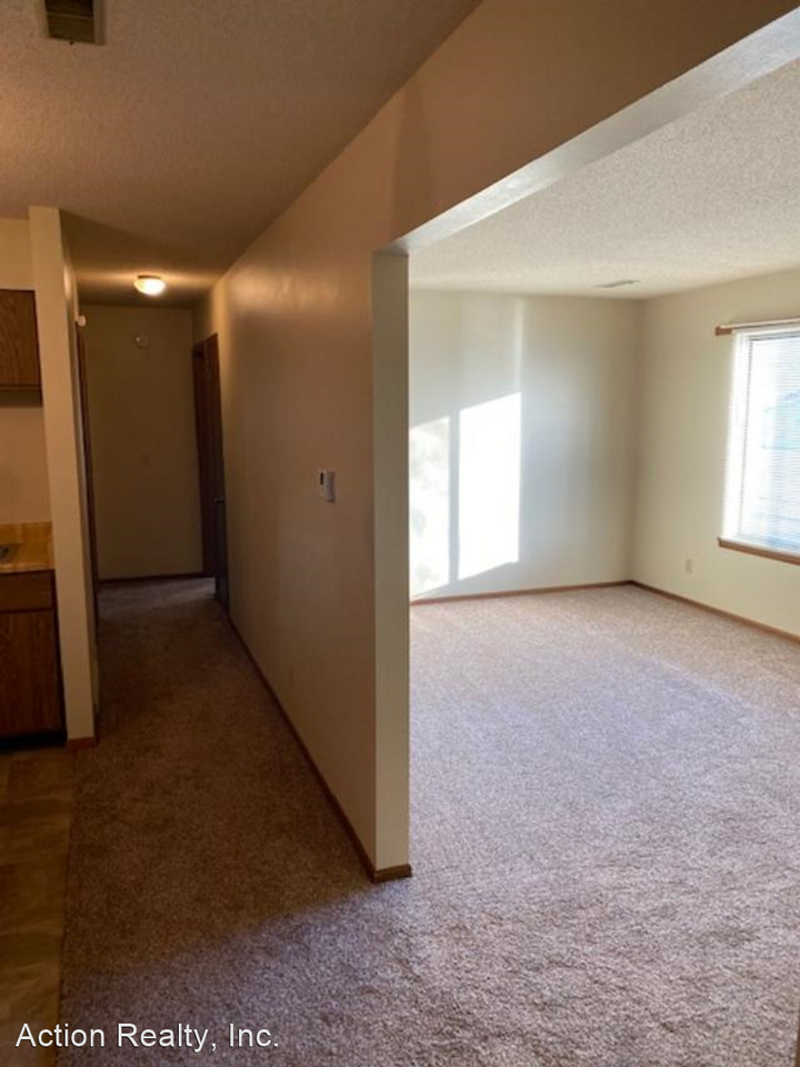 2736 4th Ave North - Photo 3 of 9