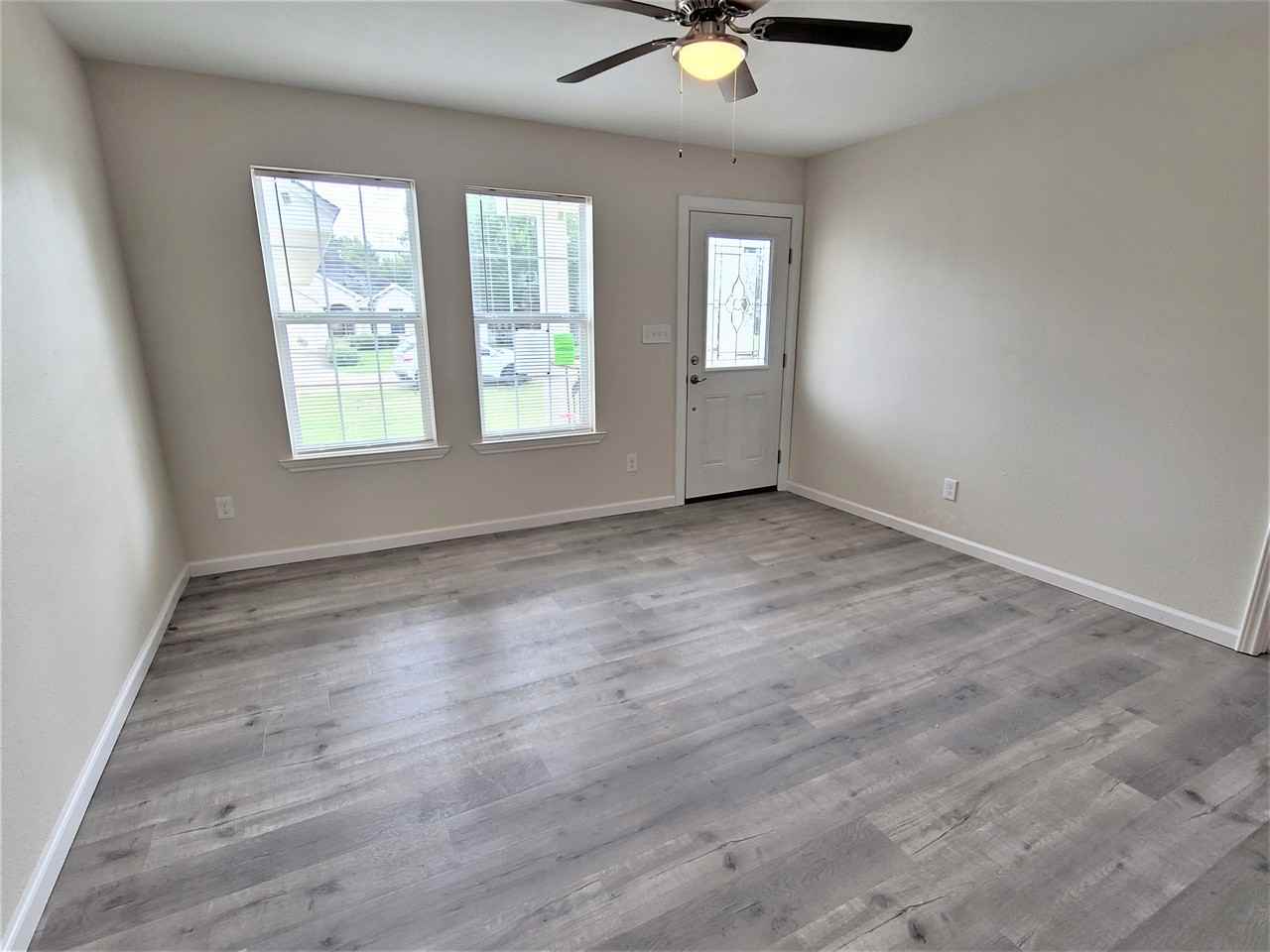 805 Missouri St - Photo 3 of 9