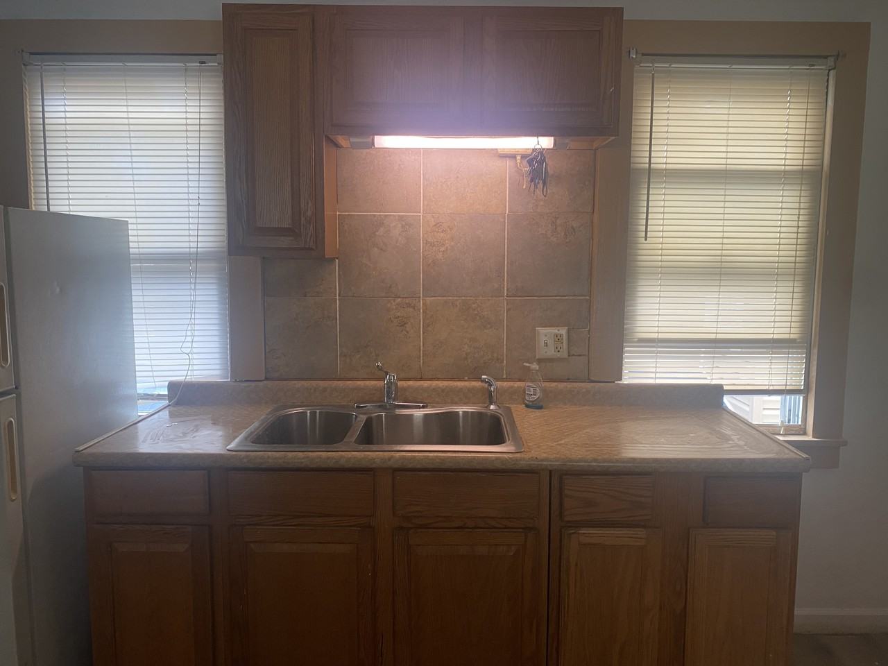 318 W Commerce St - Photo 3 of 4