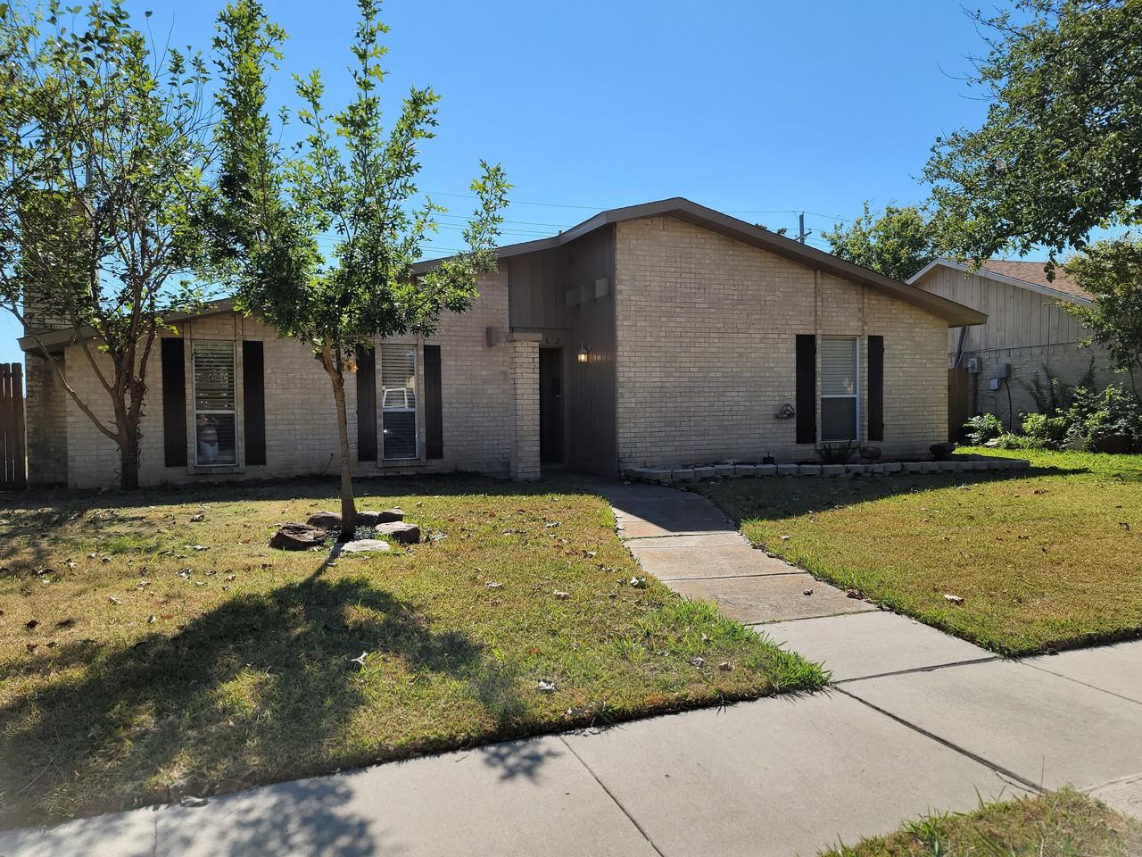 1362 Applegate Dr - Photo 2 of 20