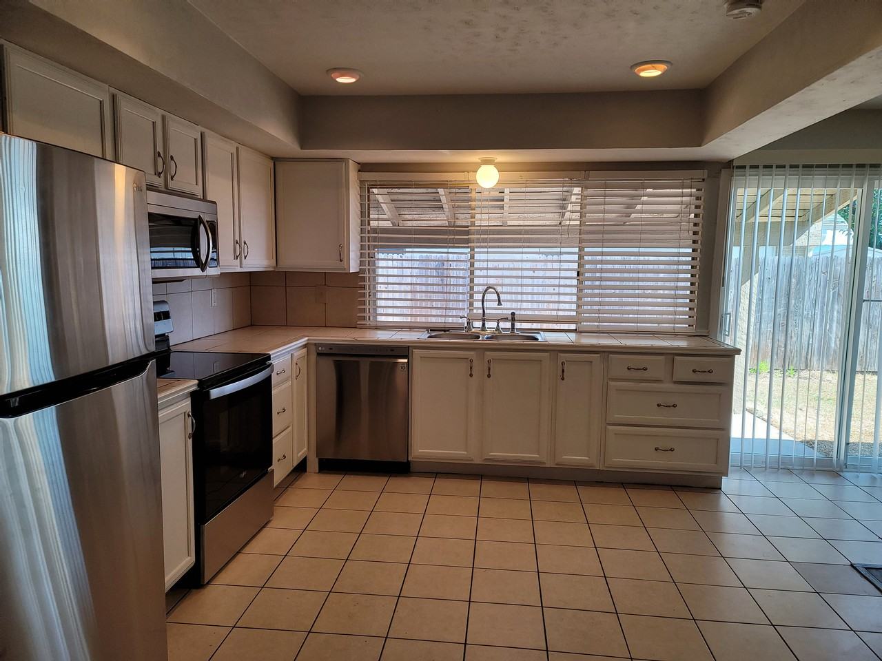 1362 Applegate Dr - Photo 3 of 20