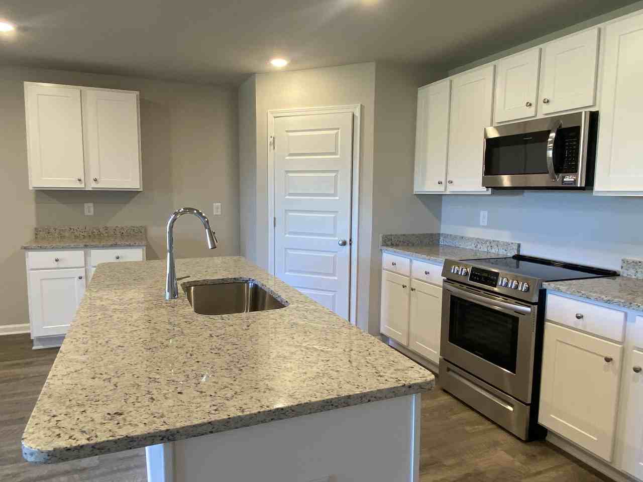 10668 Paget Dr E - Photo 2 of 10