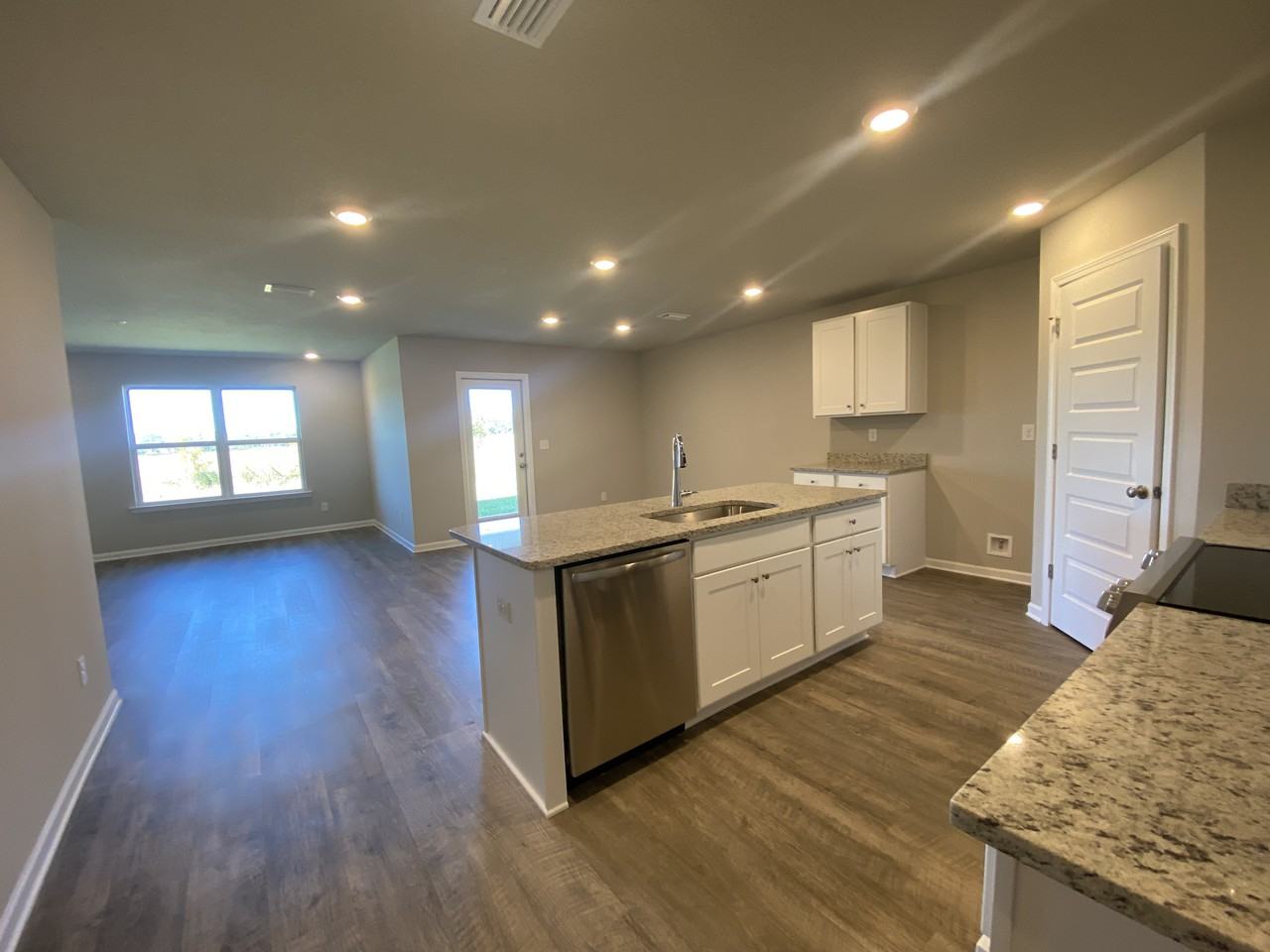 10668 Paget Dr E - Photo 3 of 10