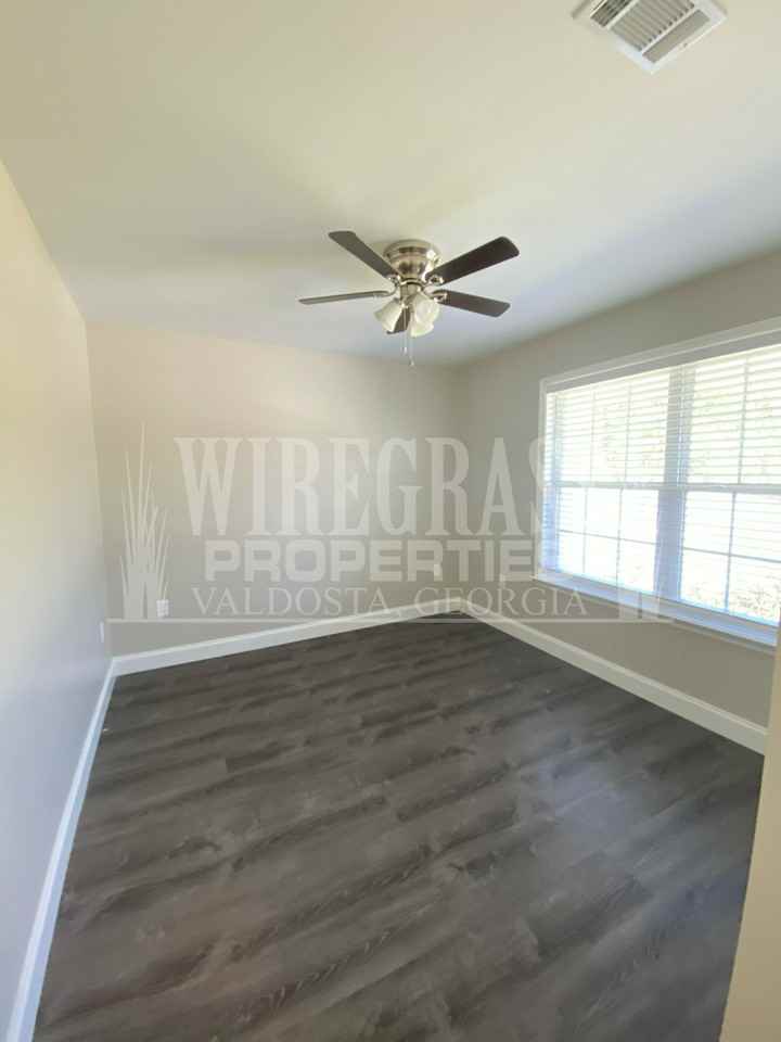 5094 Greyfield Place South - Photo 2 of 13