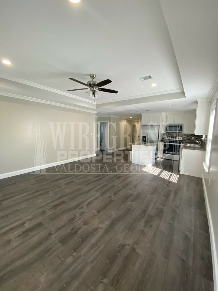 5094 Greyfield Place South - Photo 3 of 13