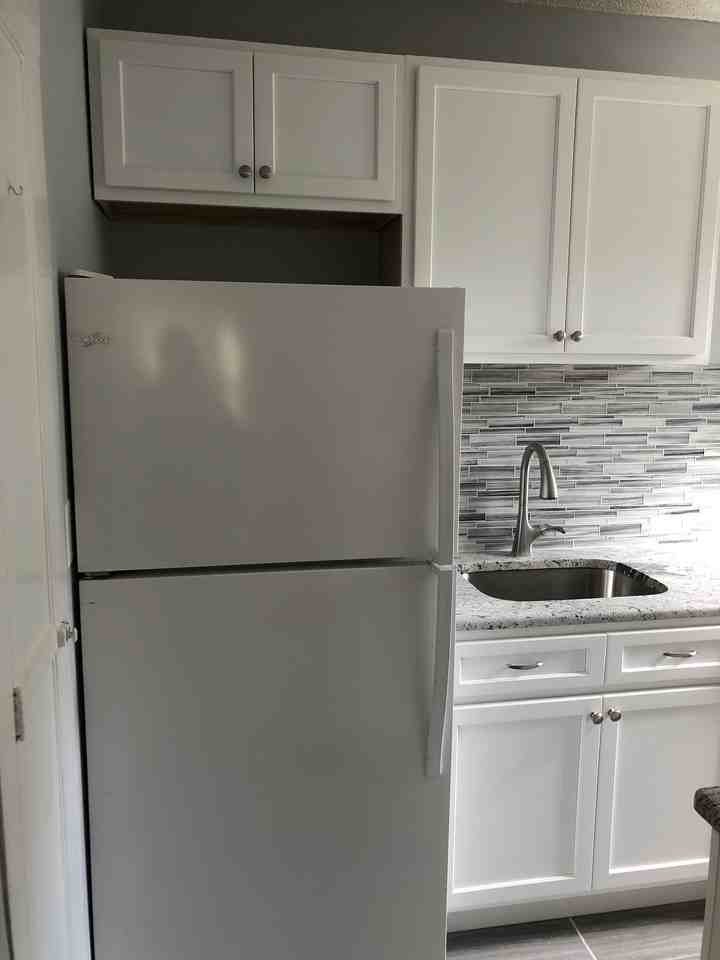 218 E Knight Ave #2 - Photo 2 of 9