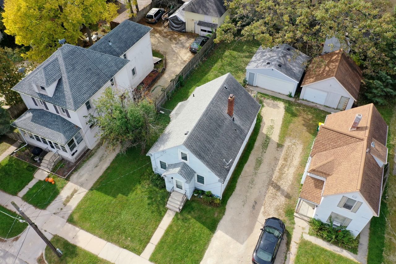 19 7th Avenue Northeast - Photo 2 of 18