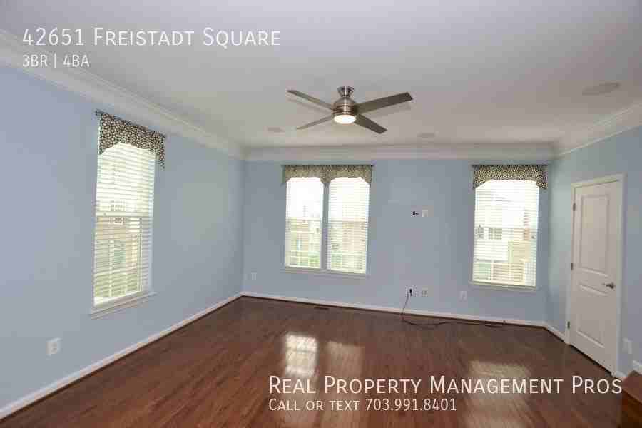 42651 Freistadt Sq - Photo 3 of 25