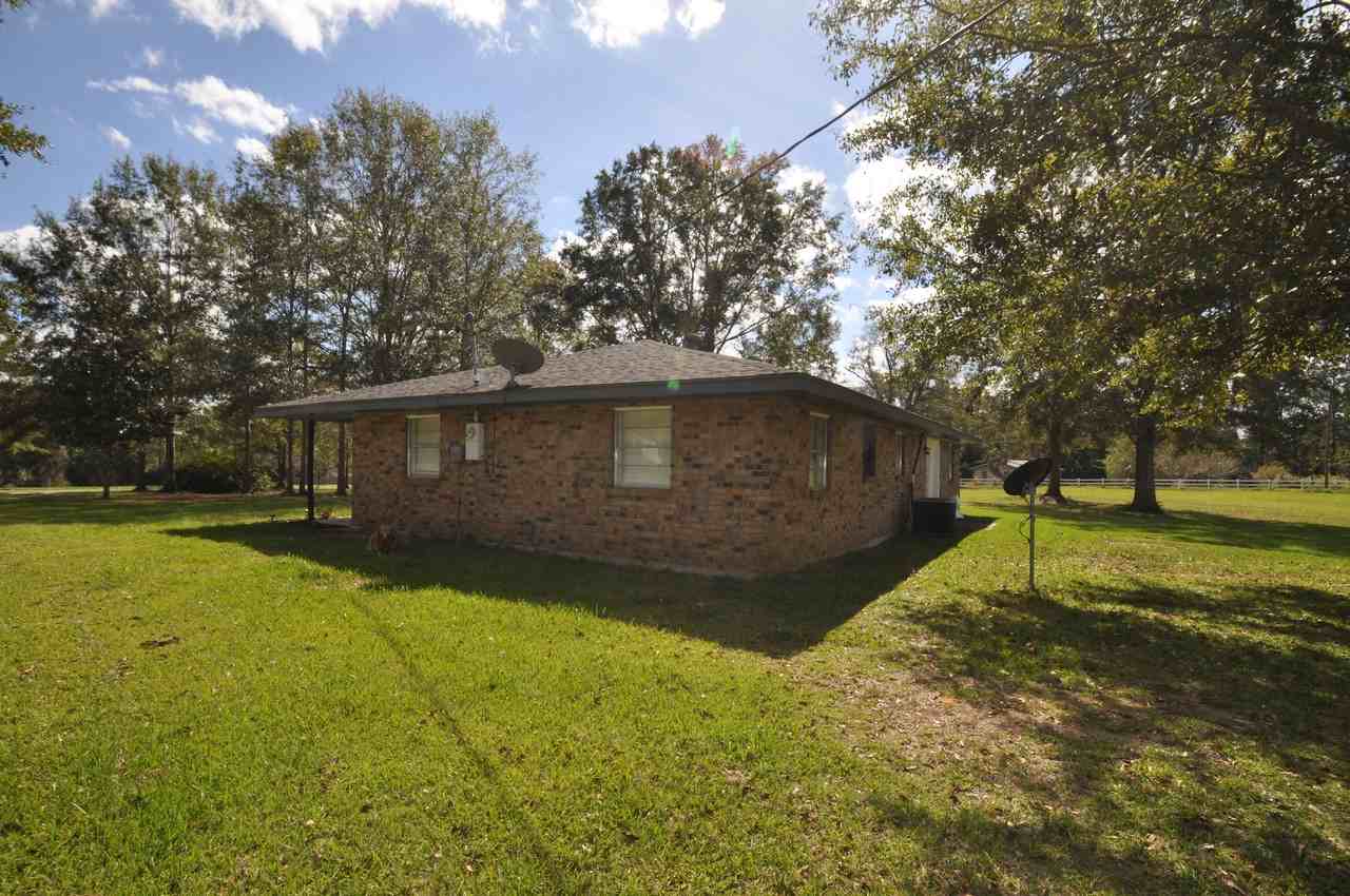 727 White Chapel Rd - Photo 2 of 13